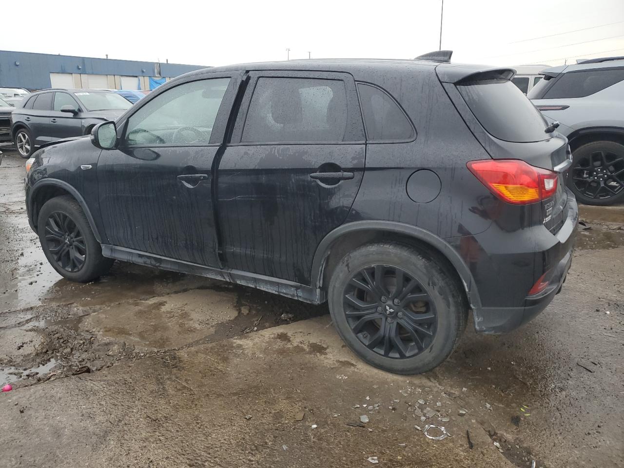 2019 Mitsubishi Outlander - Image 2