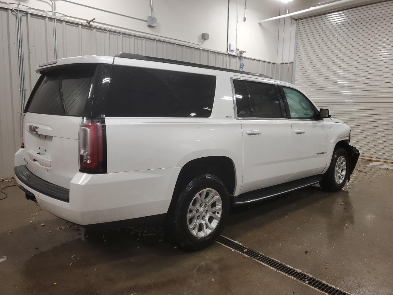 VIN 1GKS2GKC3HR366744 2017 GMC YUKON no.3