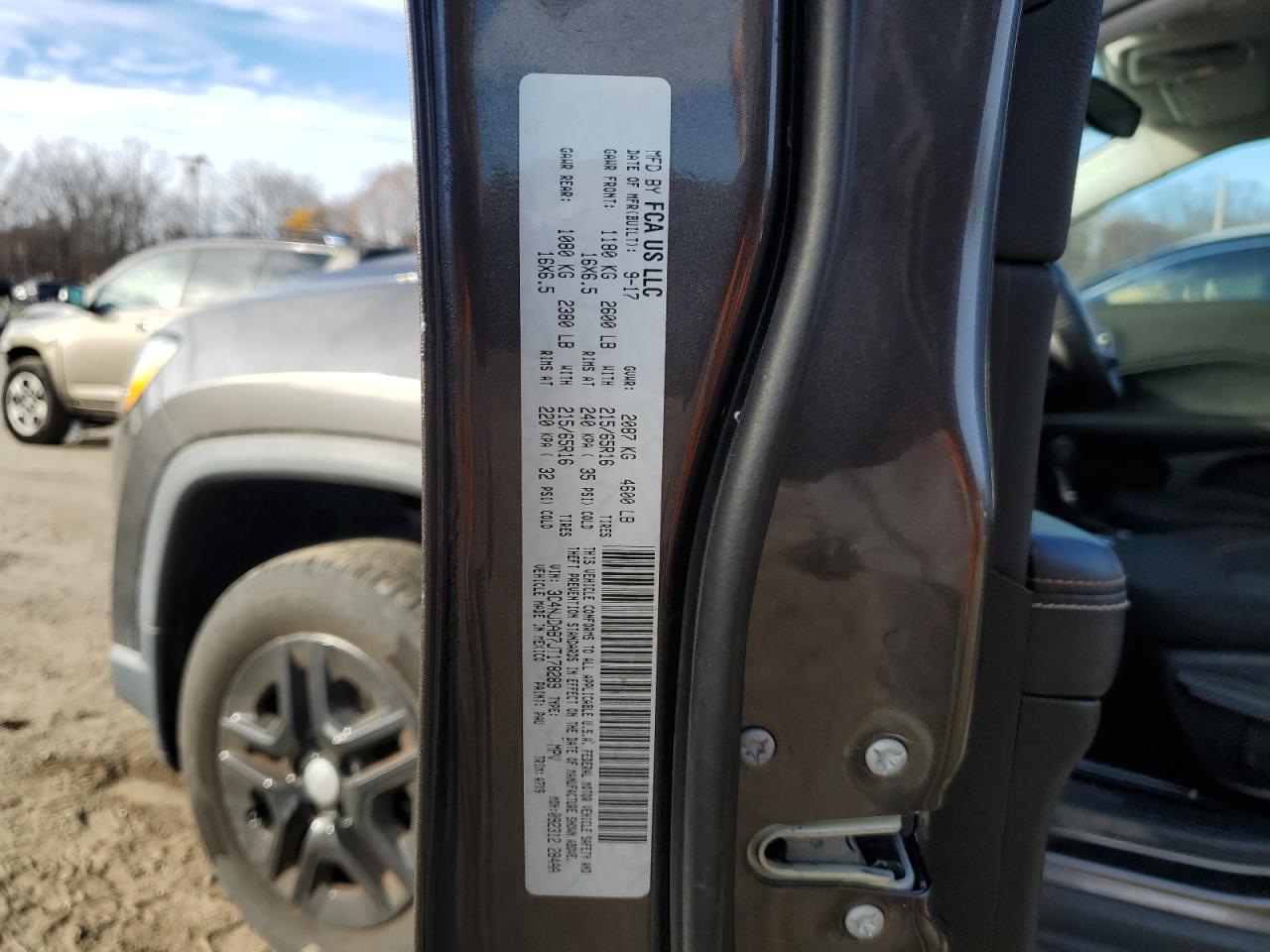 2018 Jeep Compass - Image 13