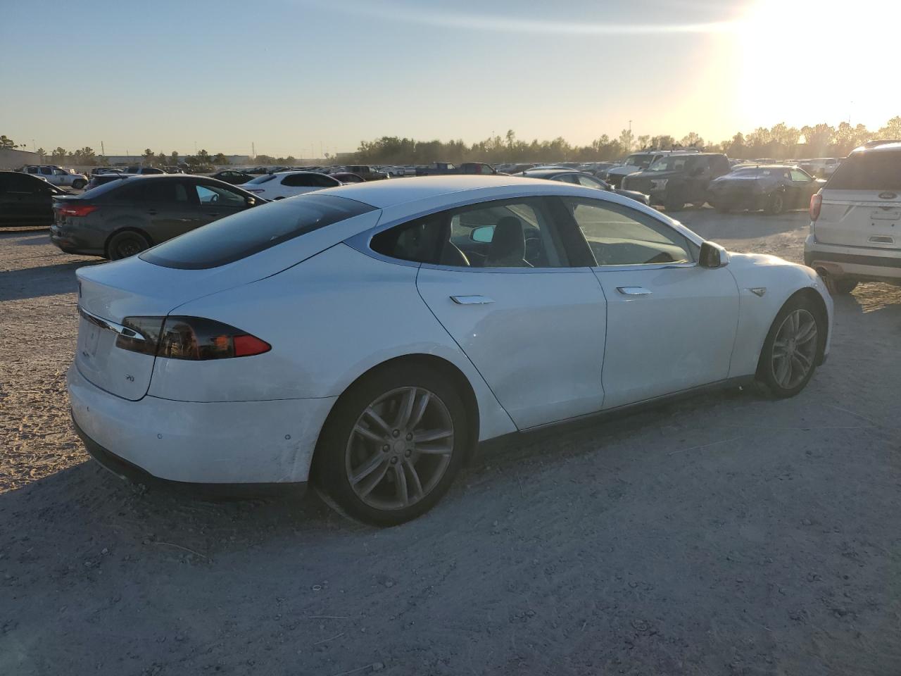 VIN 5YJSA1E19GF131582 2016 TESLA MODEL S no.3