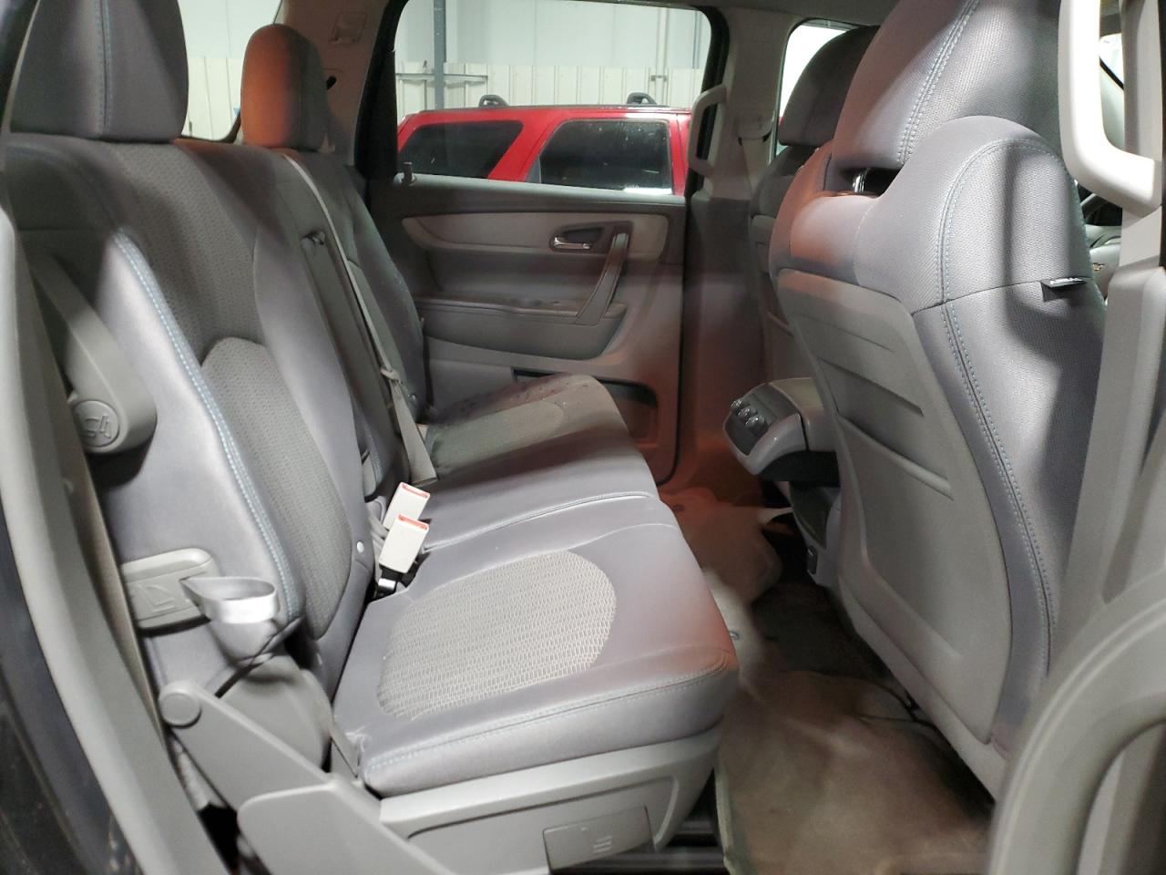 2015 Chevrolet Traverse - Image 11