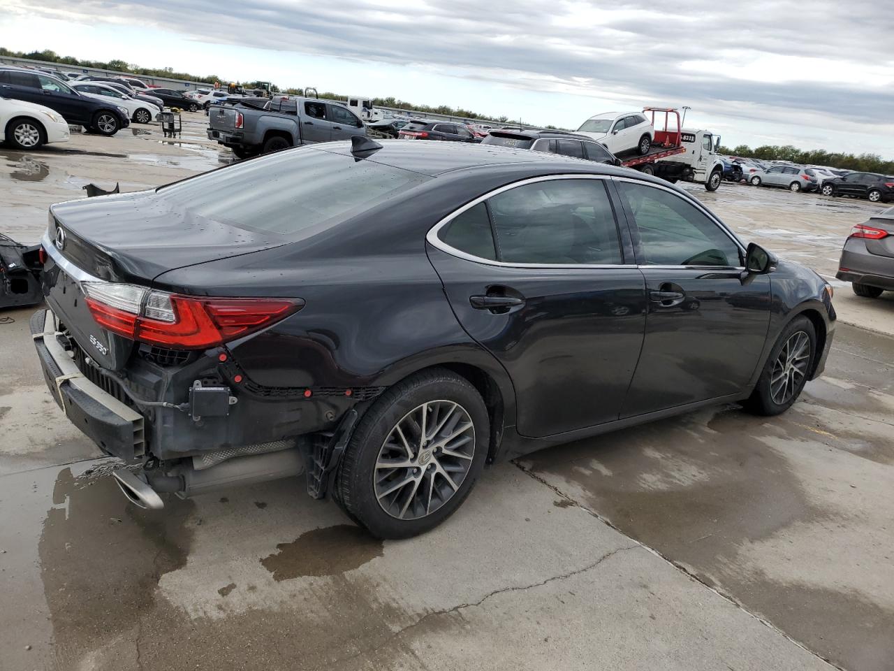 2017 Lexus ES - Image 3