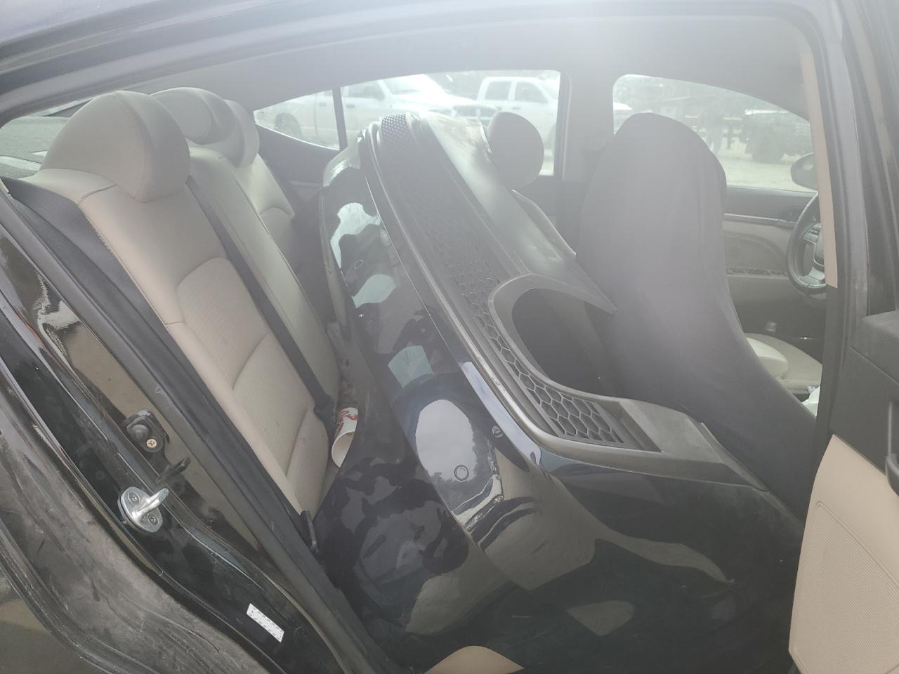 2017 Hyundai Elantra - Image 10