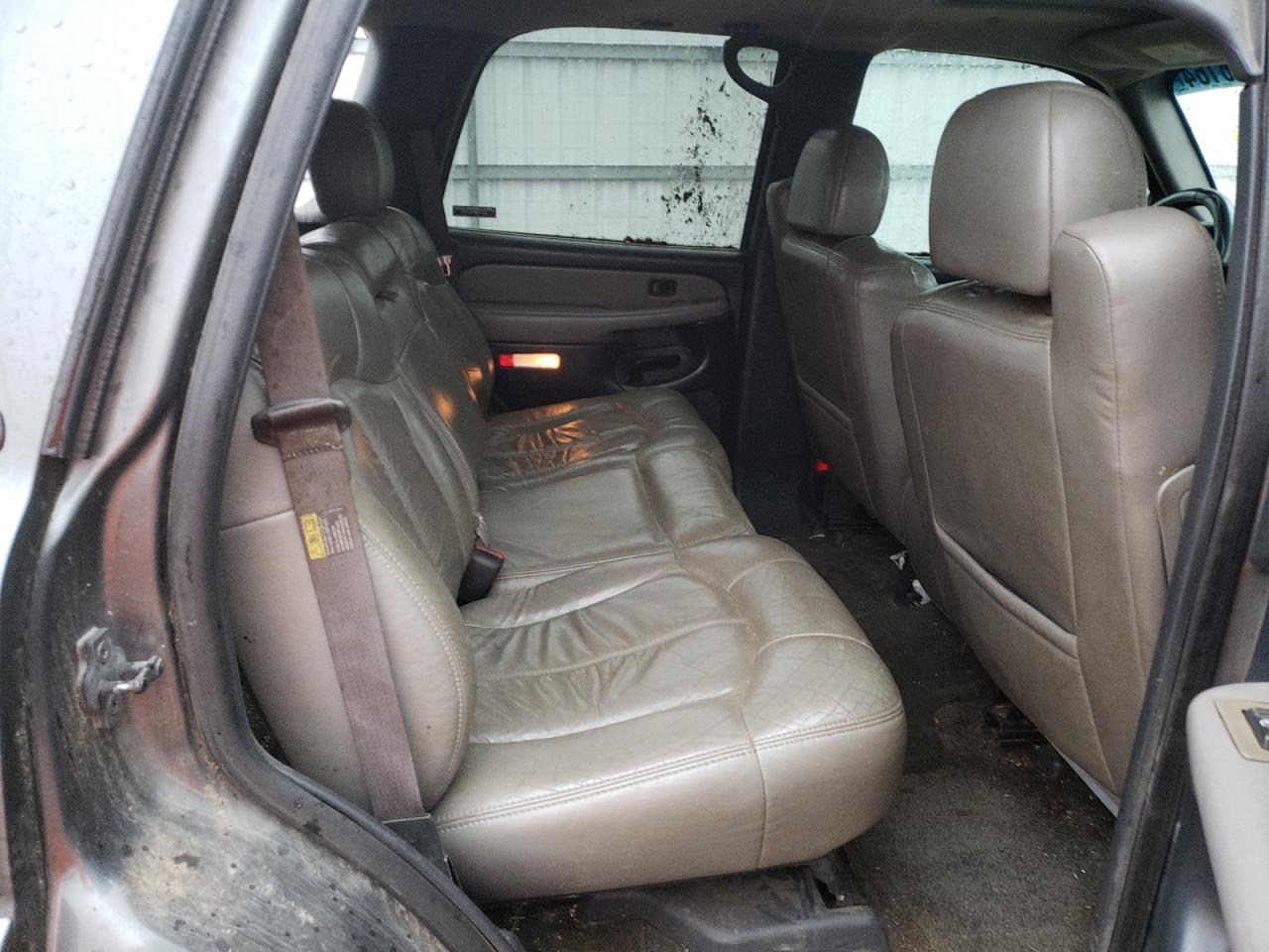 2002 Chevrolet Tahoe - Image 11