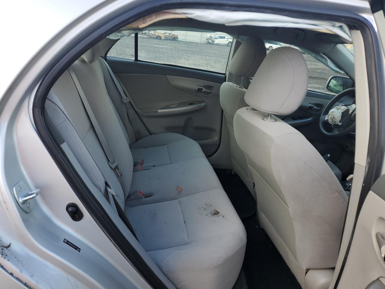 2010 Toyota Corolla - Image 11