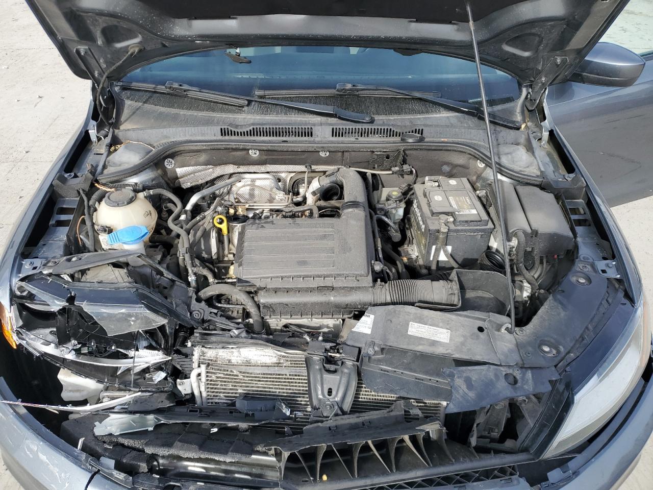 2018 Volkswagen Jetta - Image 12