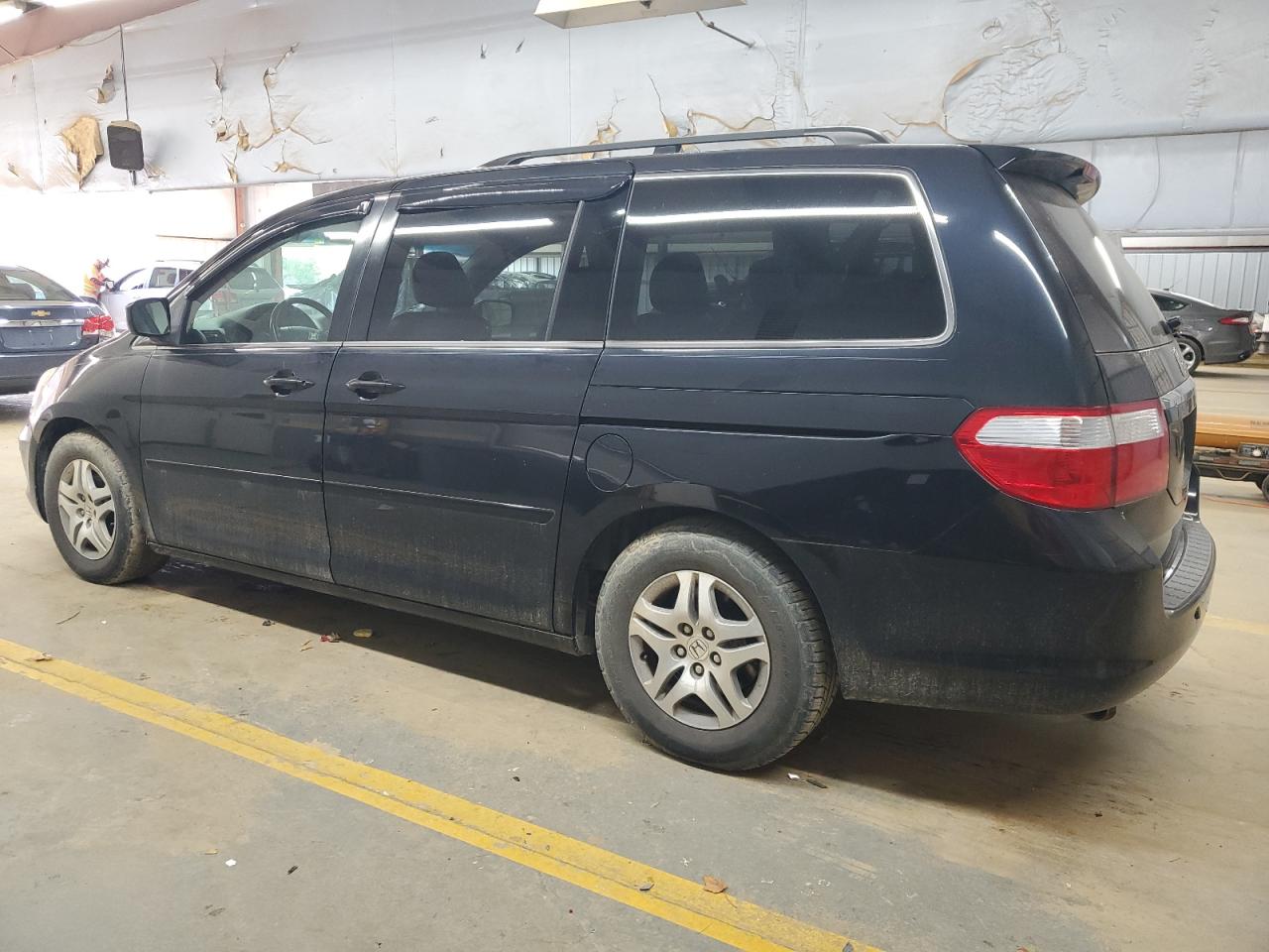 2005 Honda Odyssey - Image 2
