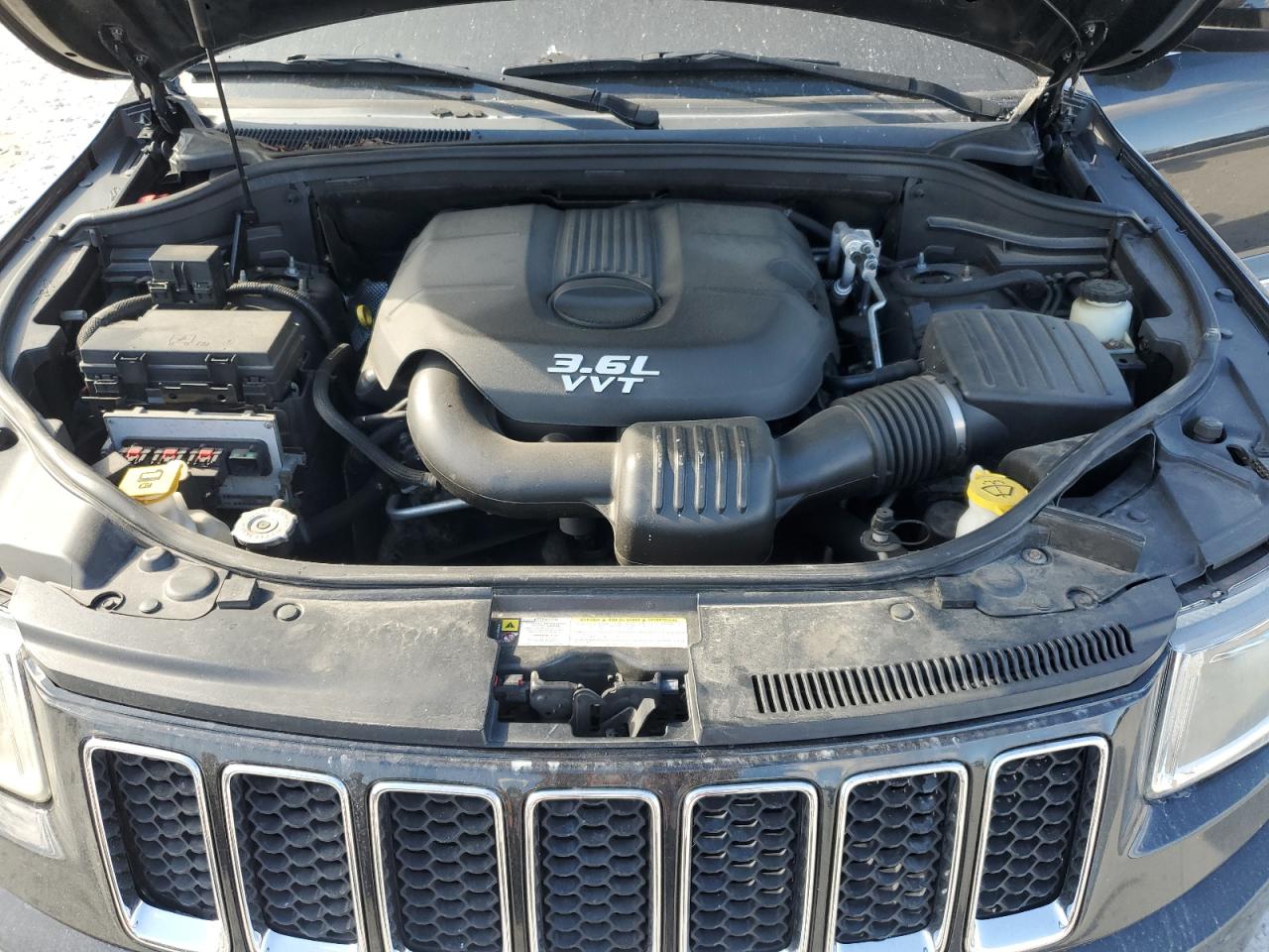2013 Jeep Grand Cherokee - Image 12