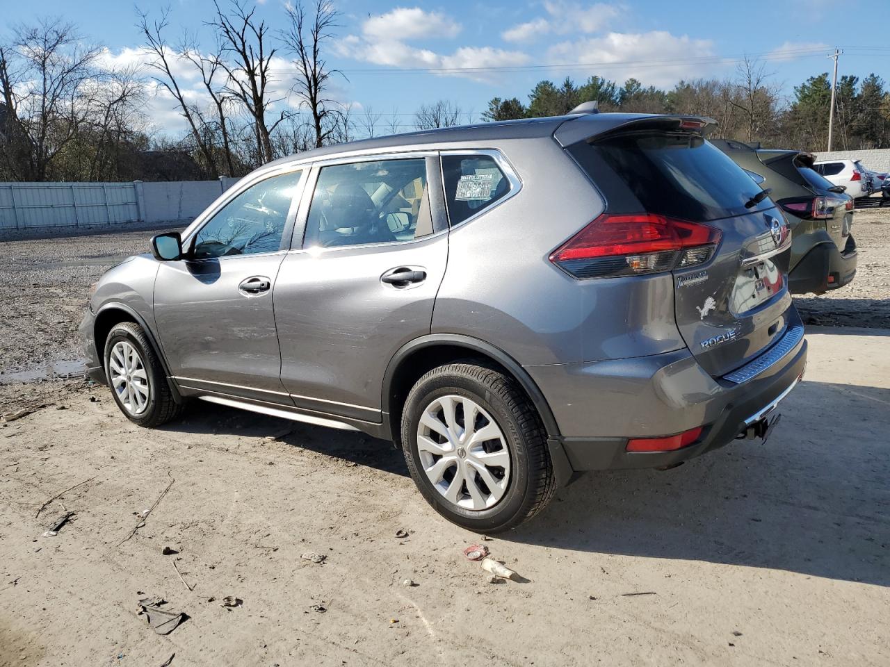 2017 Nissan Rogue - Image 2