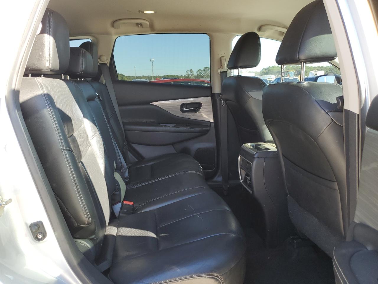 2015 Nissan Murano - Image 11