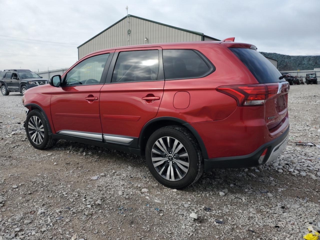 2019 Mitsubishi Outlander - Image 2