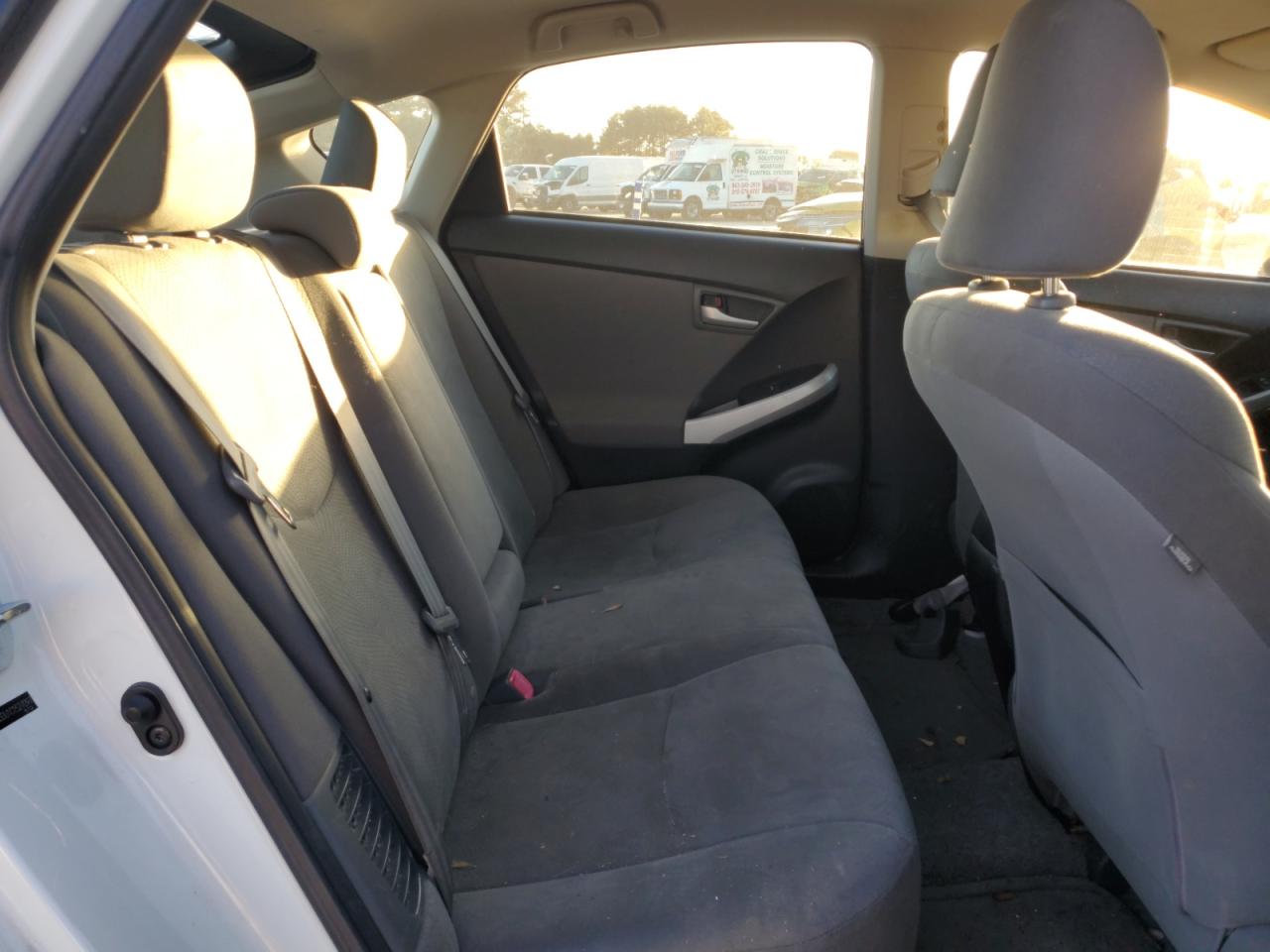 2012 Toyota Prius - Image 10