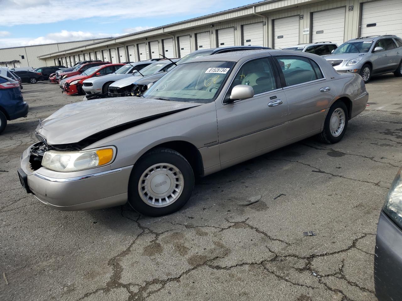 2000 Lincoln Town Car - Image 1