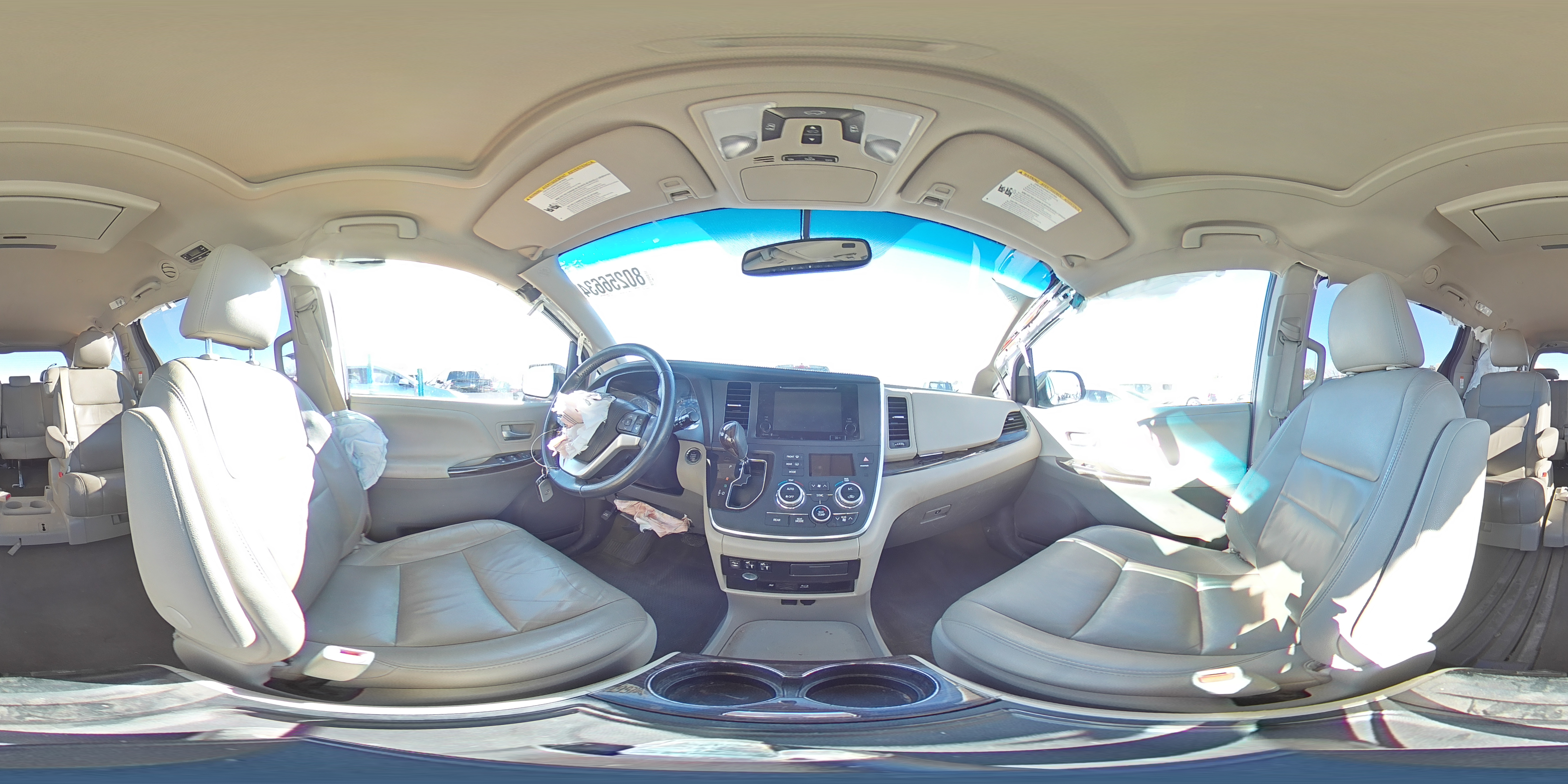 2015 Toyota Sienna - Image 16