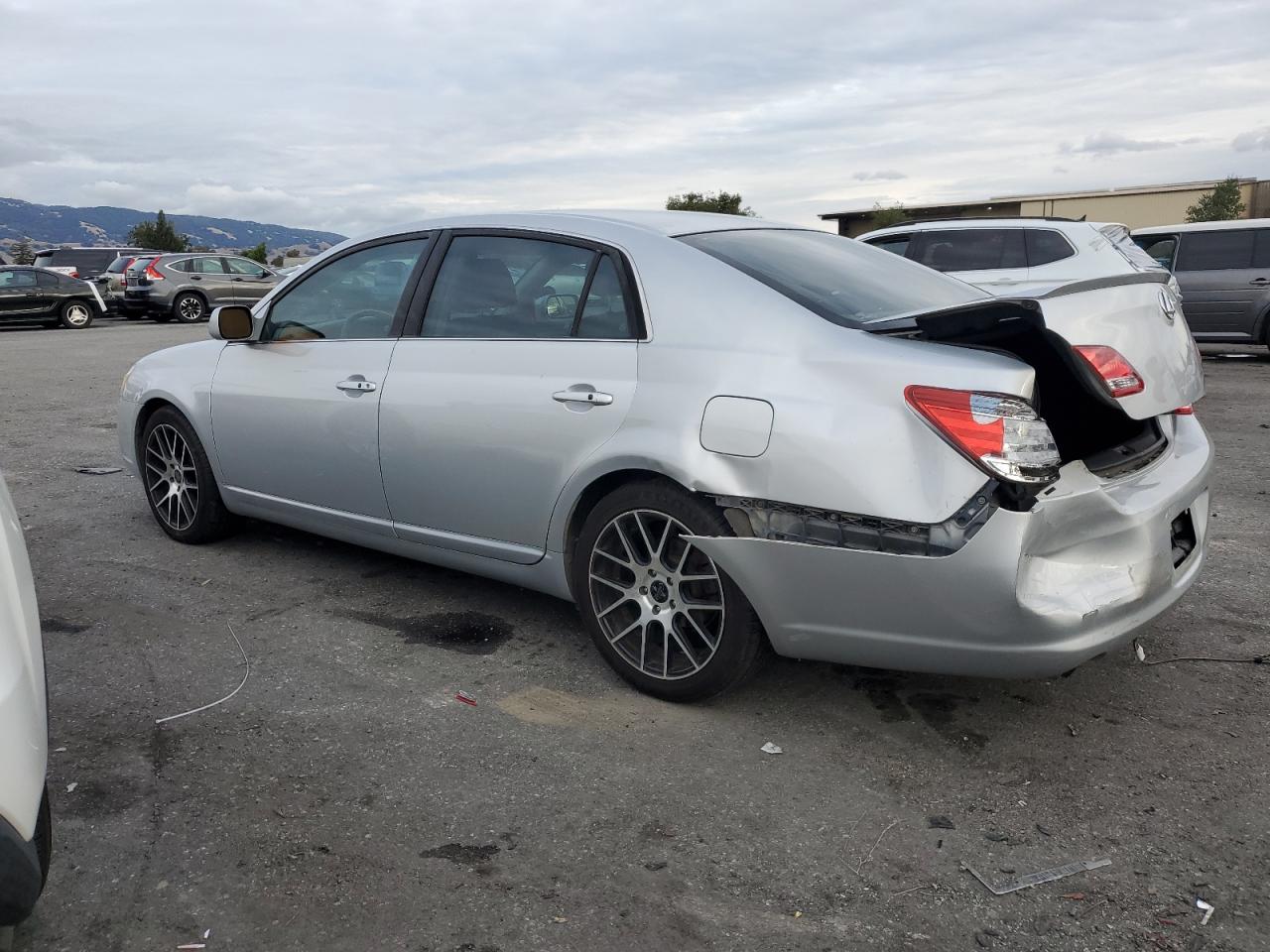 2006 Toyota Avalon - Image 2