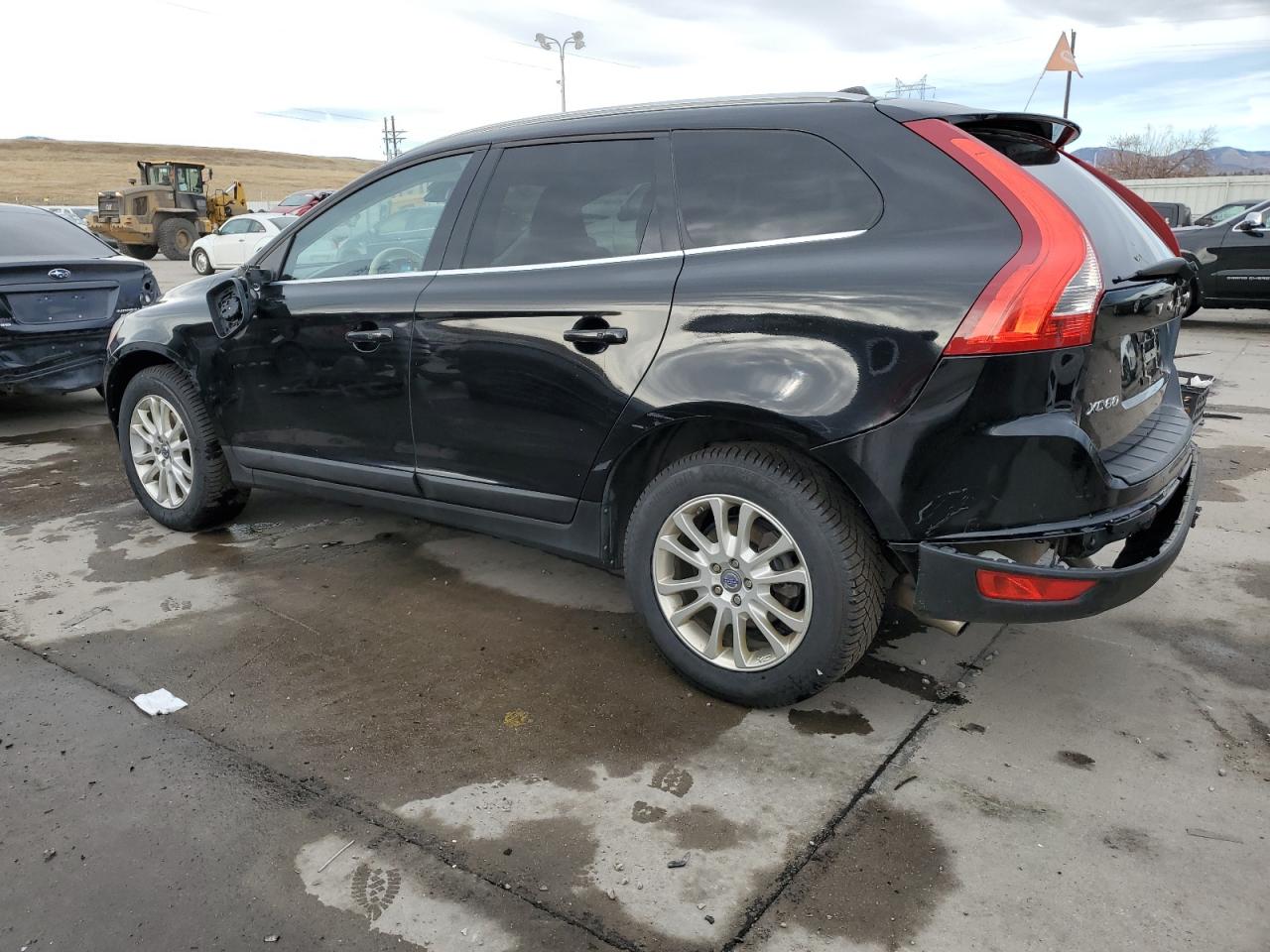 2010 Volvo XC60 - Image 2
