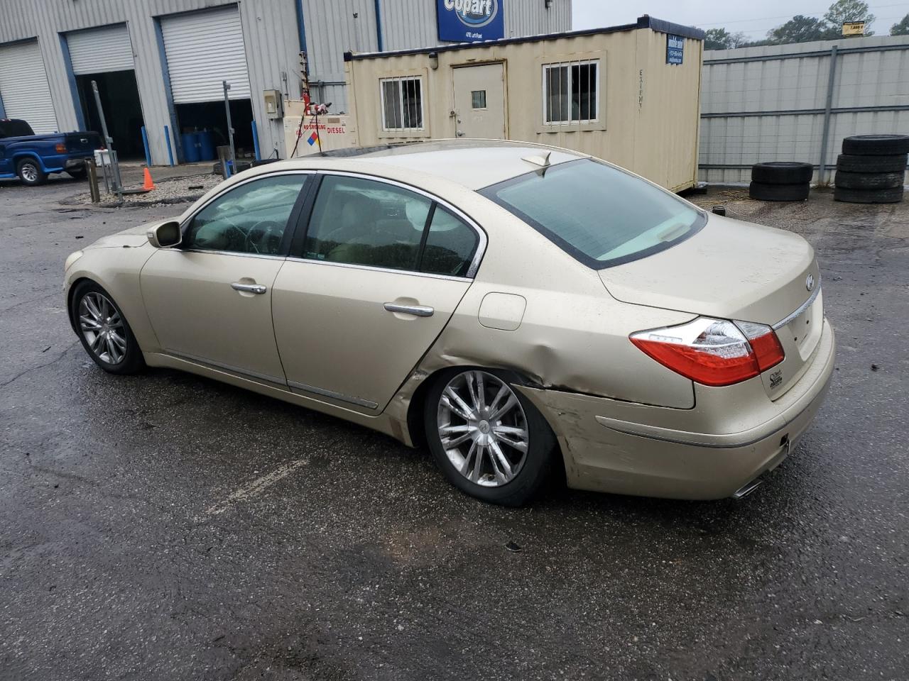 2011 Hyundai Genesis - Image 2