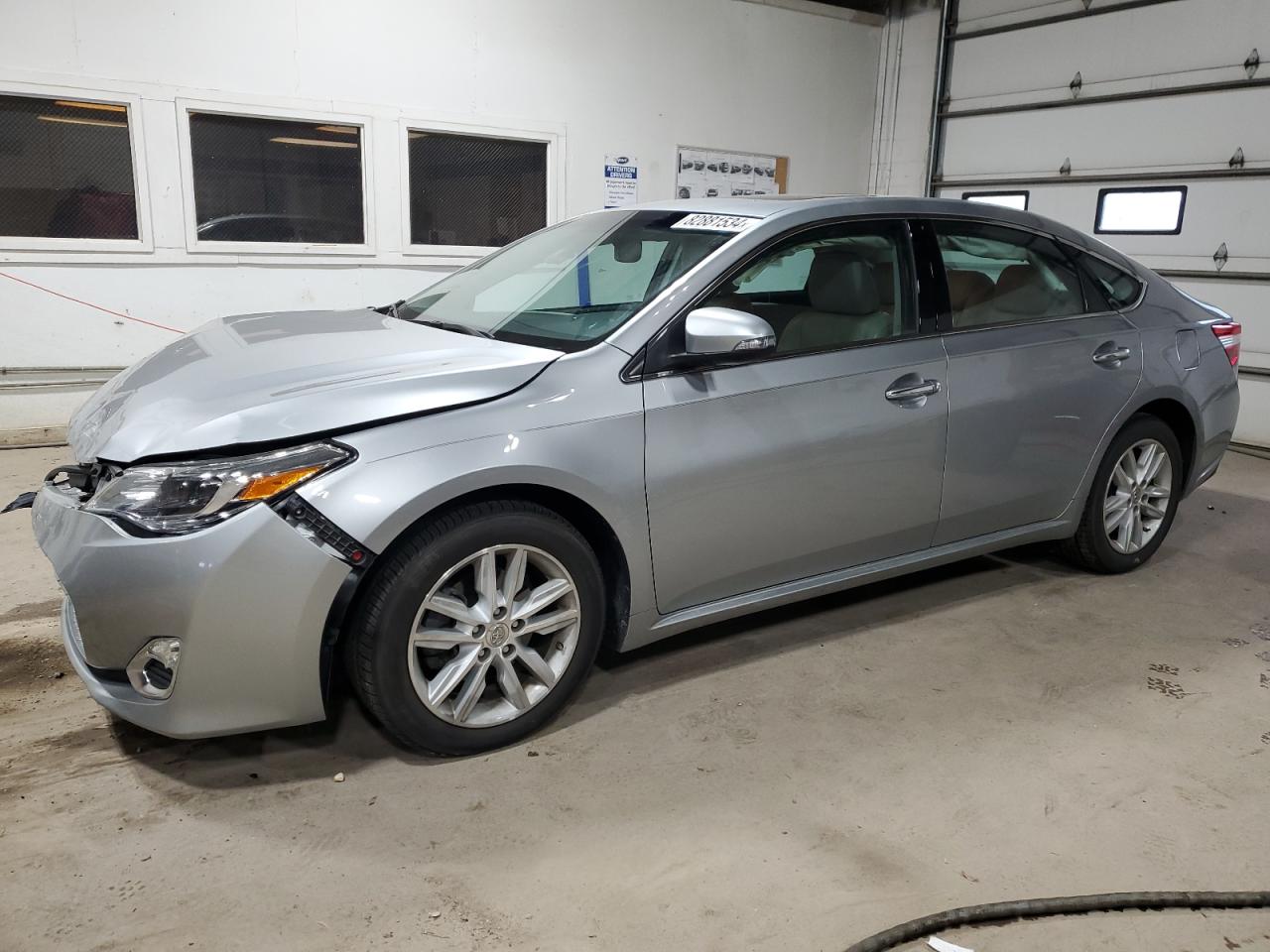 2015 Toyota Avalon - Image 1