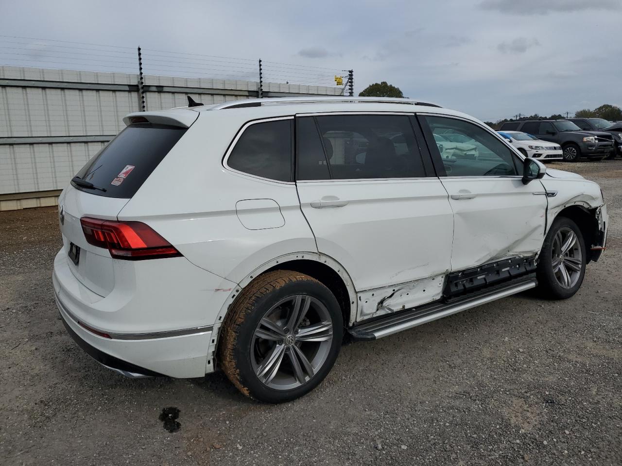 2019 Volkswagen Tiguan - Image 3