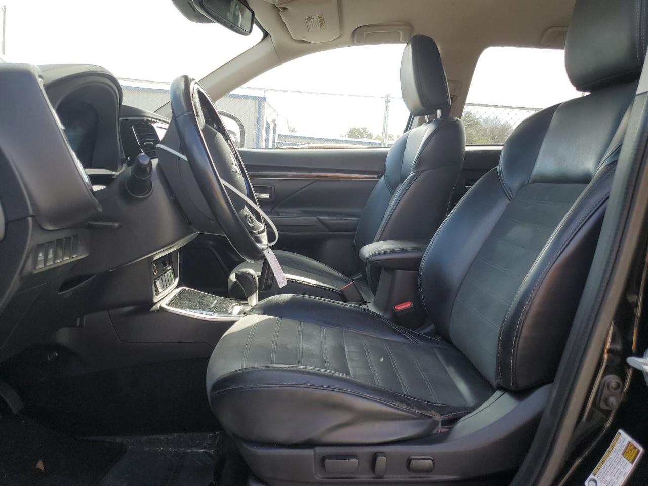 2020 Mitsubishi Outlander - Image 7