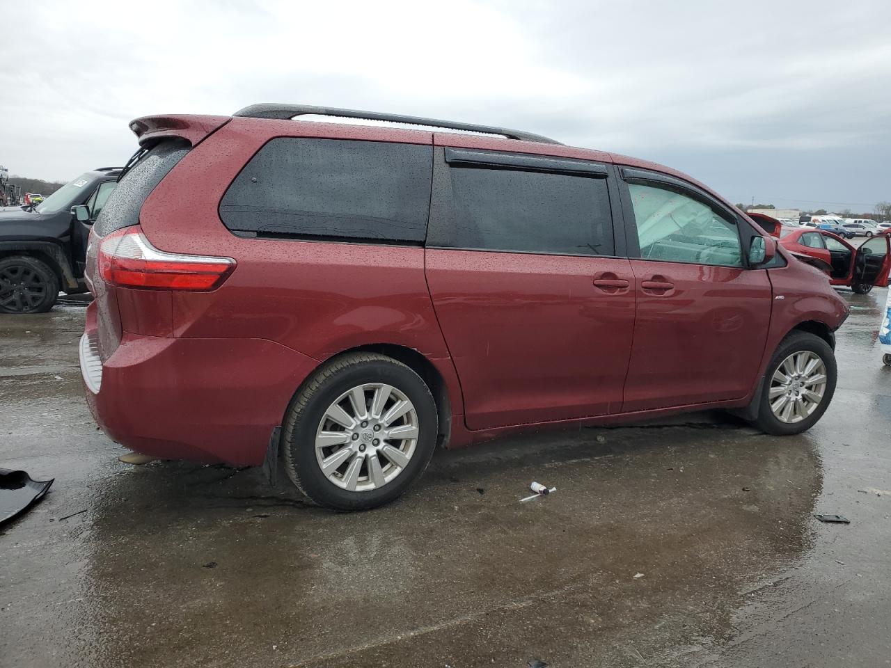 2017 Toyota Sienna - Image 3