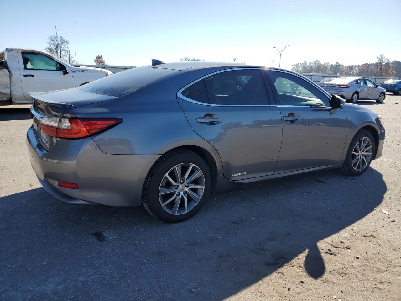 2016 Lexus ES - Image 3