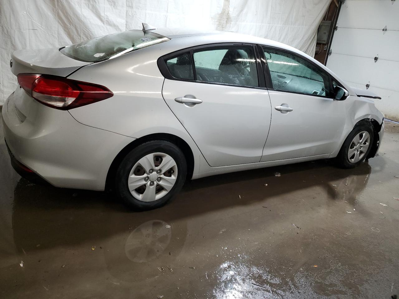 2017 Kia Forte - Image 3