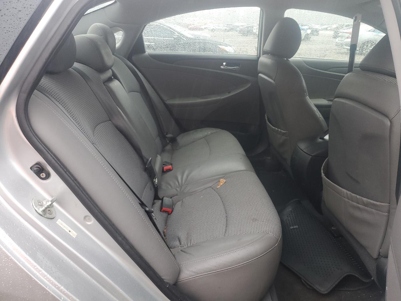 2011 Hyundai Sonata - Image 10