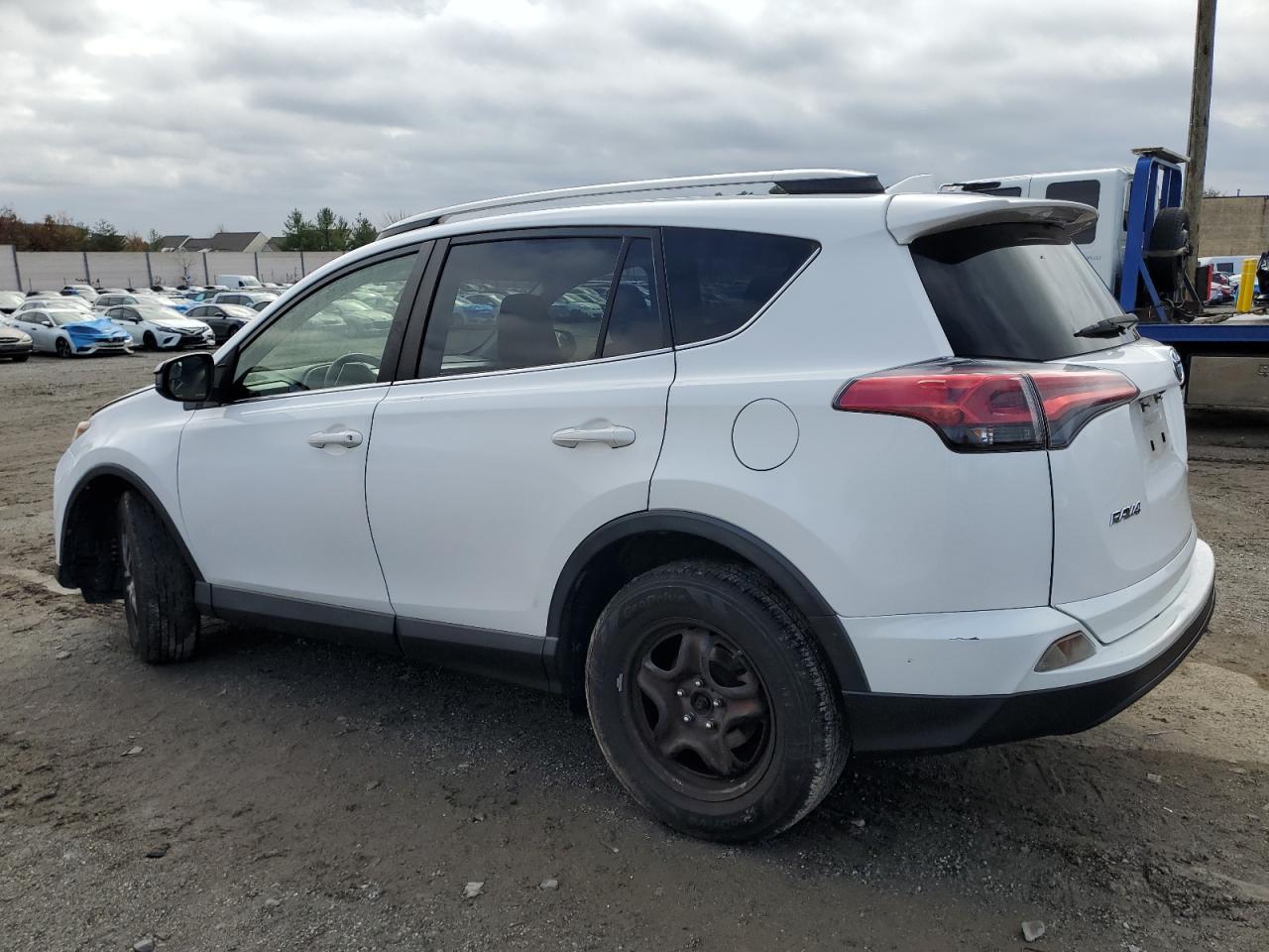 VIN JTMBFREV5HJ134668 2017 TOYOTA RAV4 no.2