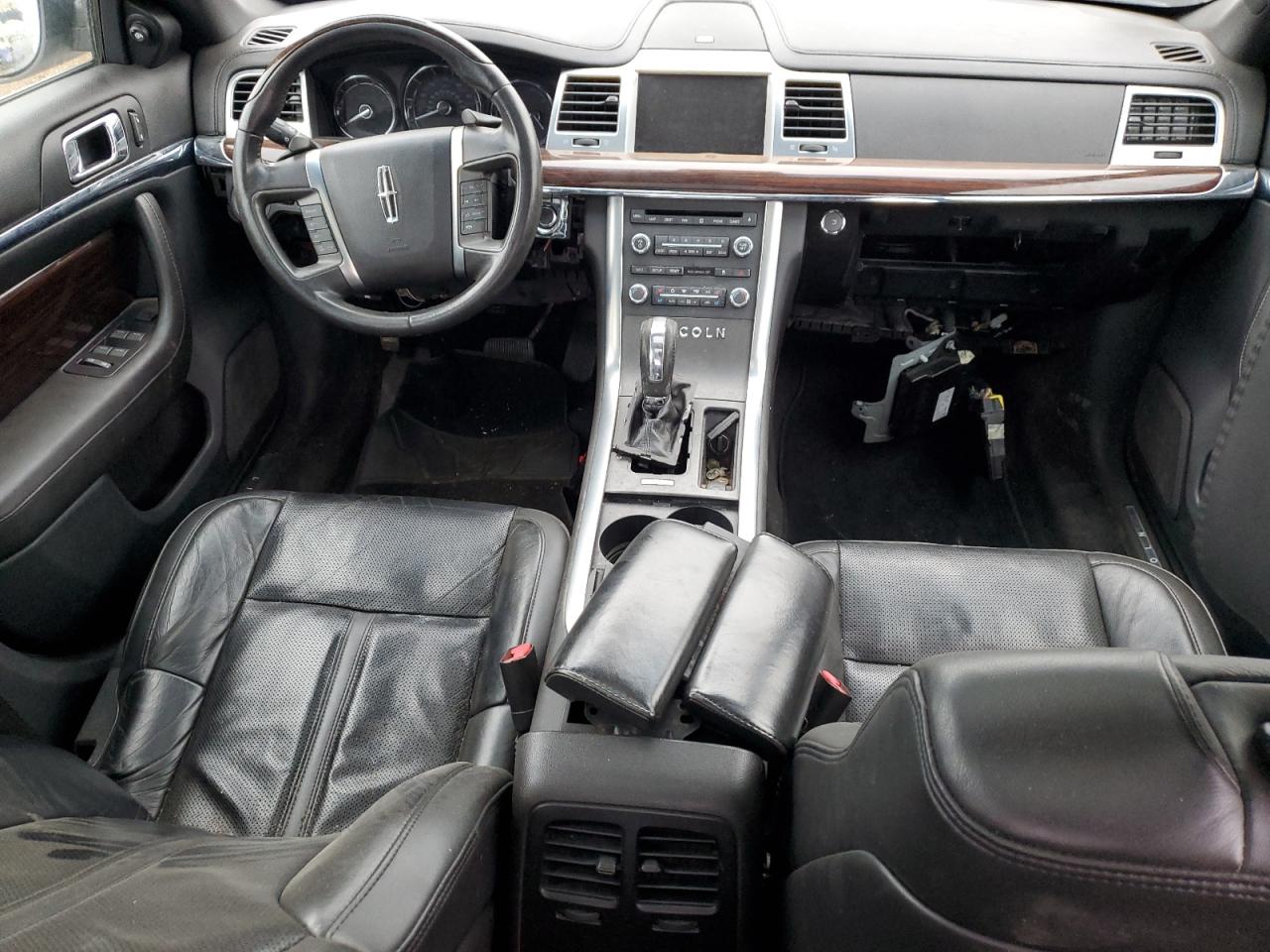 2010 Lincoln MKS - Image 8