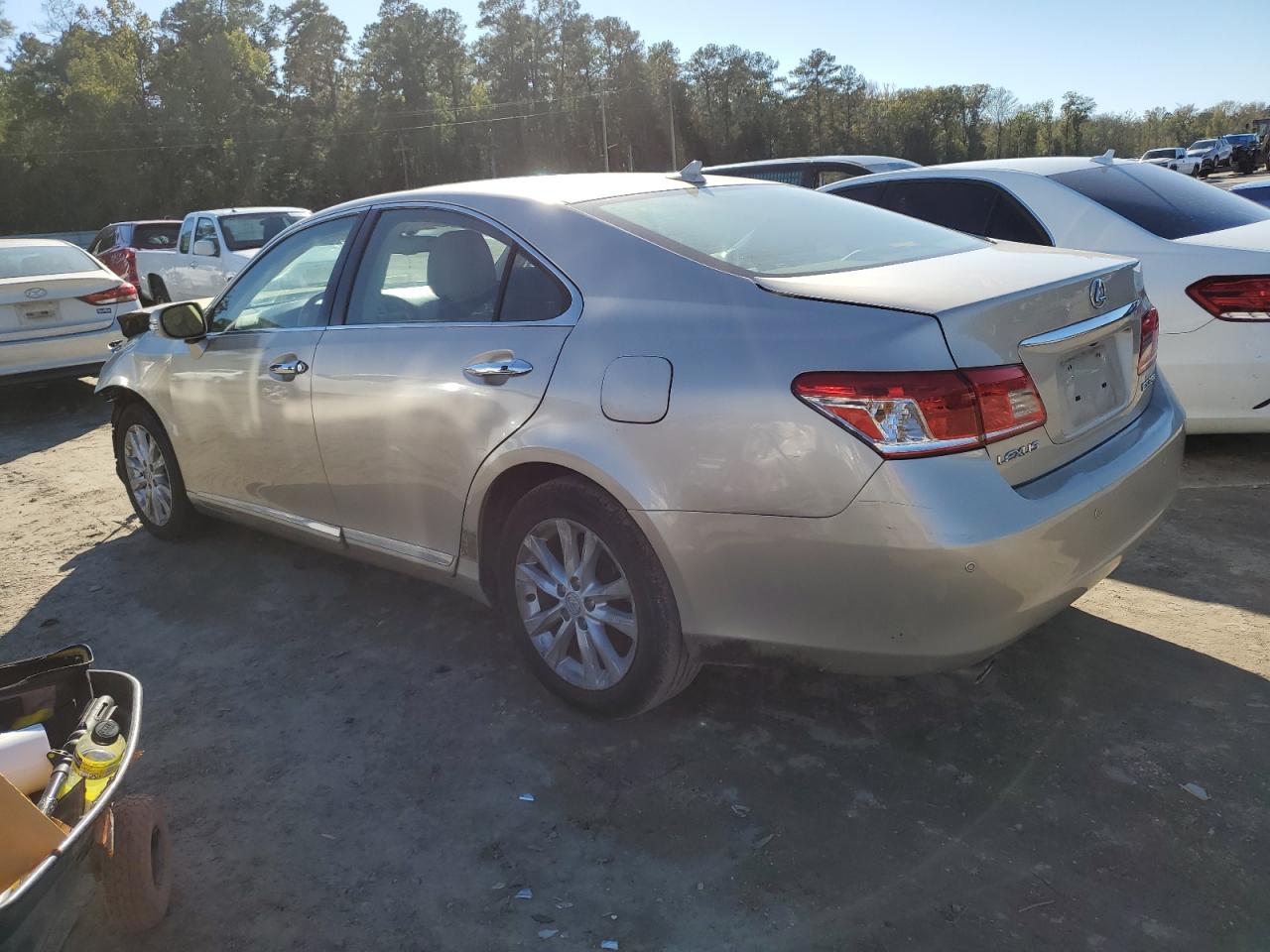 2010 Lexus ES - Image 2