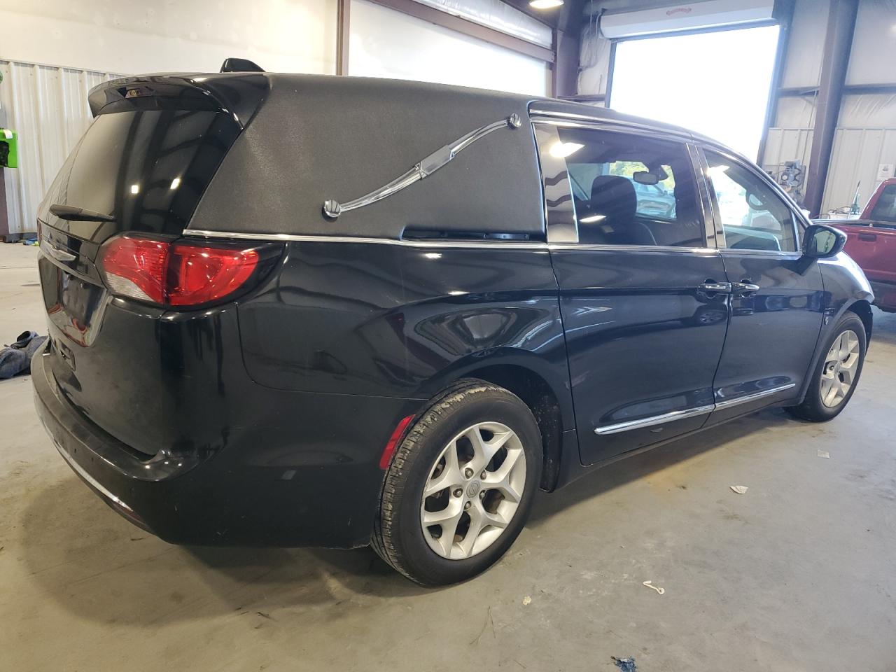 2017 Chrysler Pacifica - Image 3