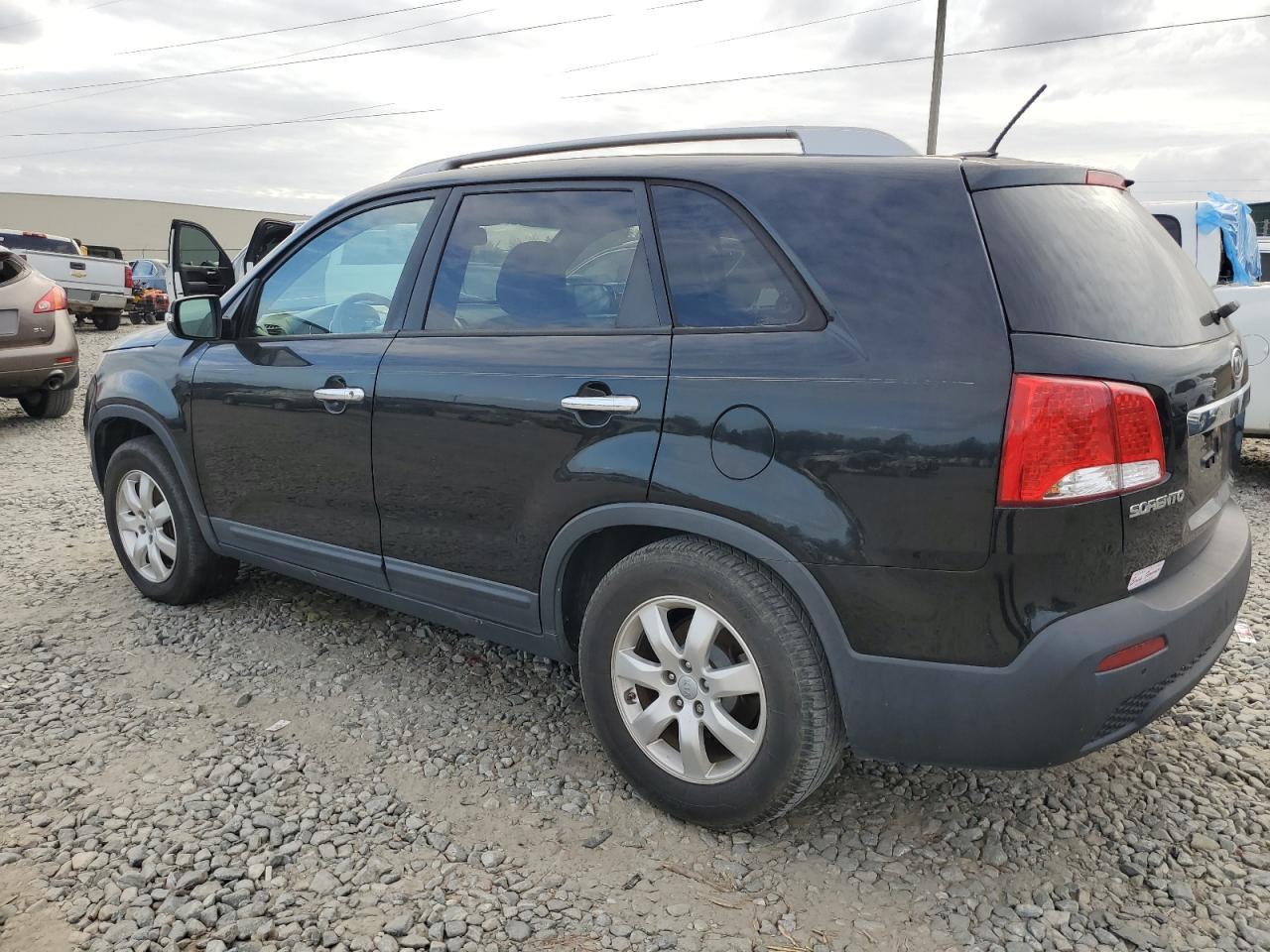 VIN 5XYKT3A69DG414642 2013 KIA SORENTO no.2