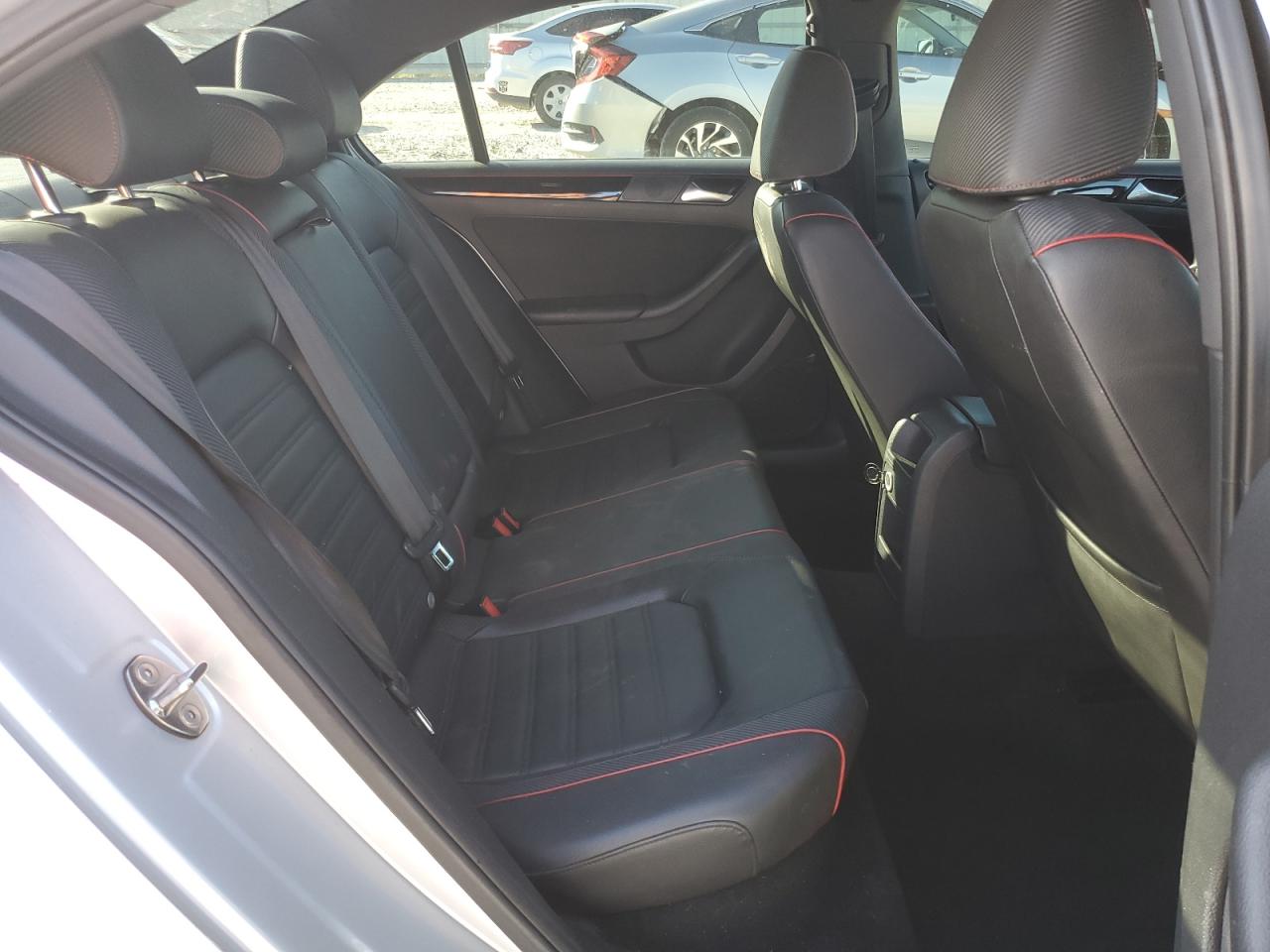 2015 Volkswagen Jetta - Image 10