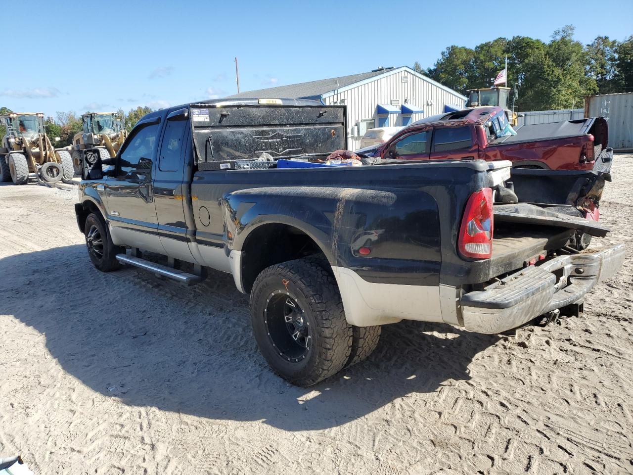 2005 Ford F350 - Image 2