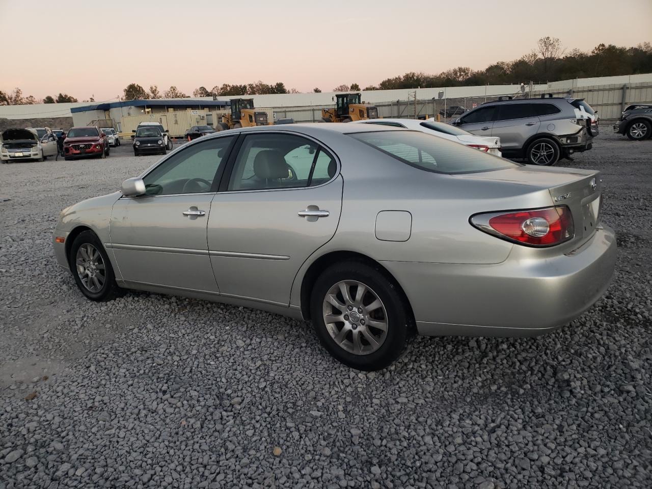 2003 Lexus ES - Image 2
