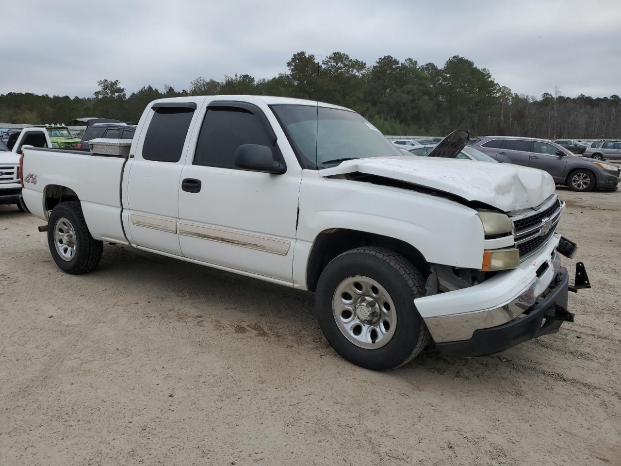 2006 Chevrolet Silverado - Image 4