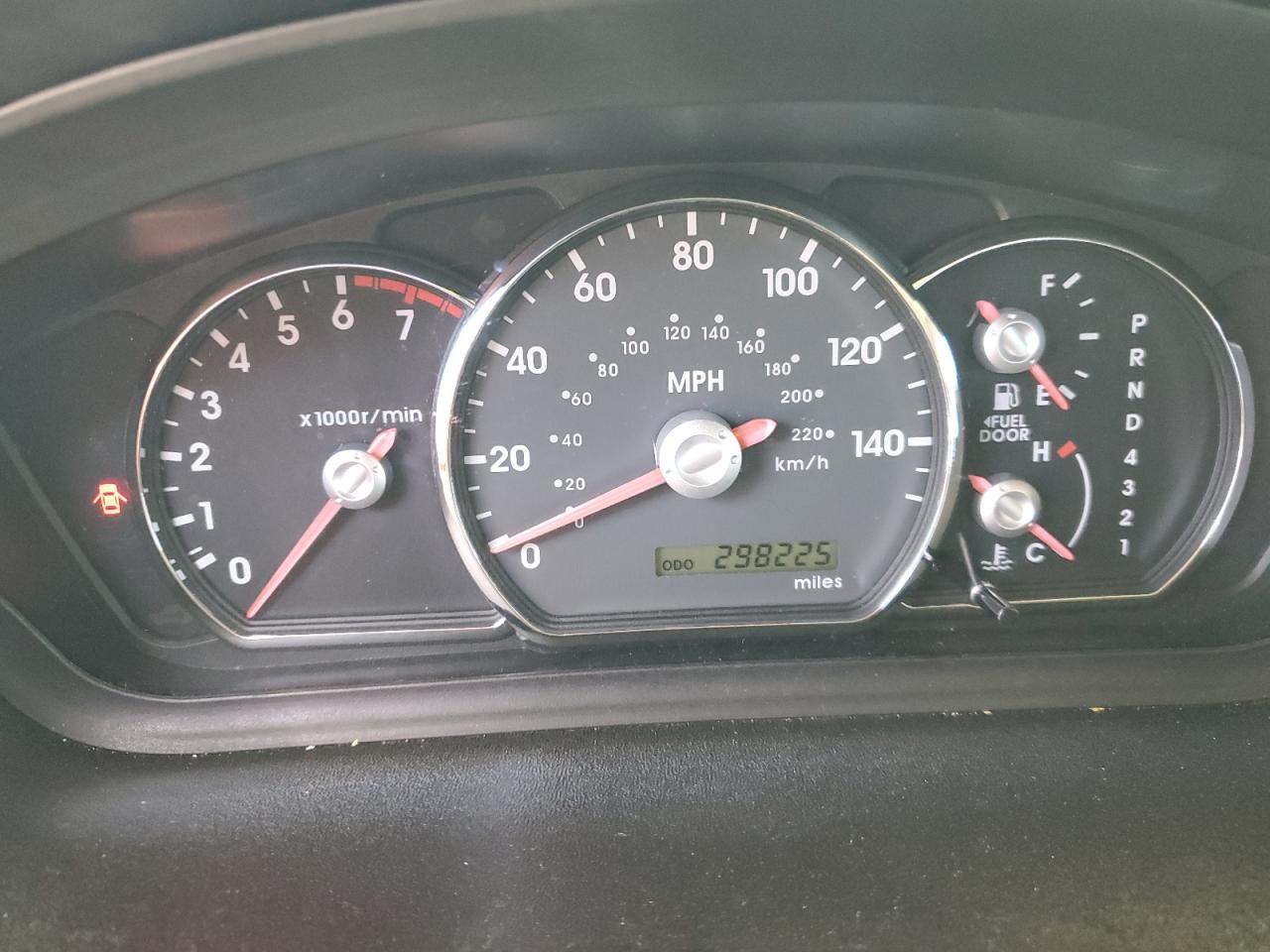 2007 Mitsubishi Endeavor - Image 9