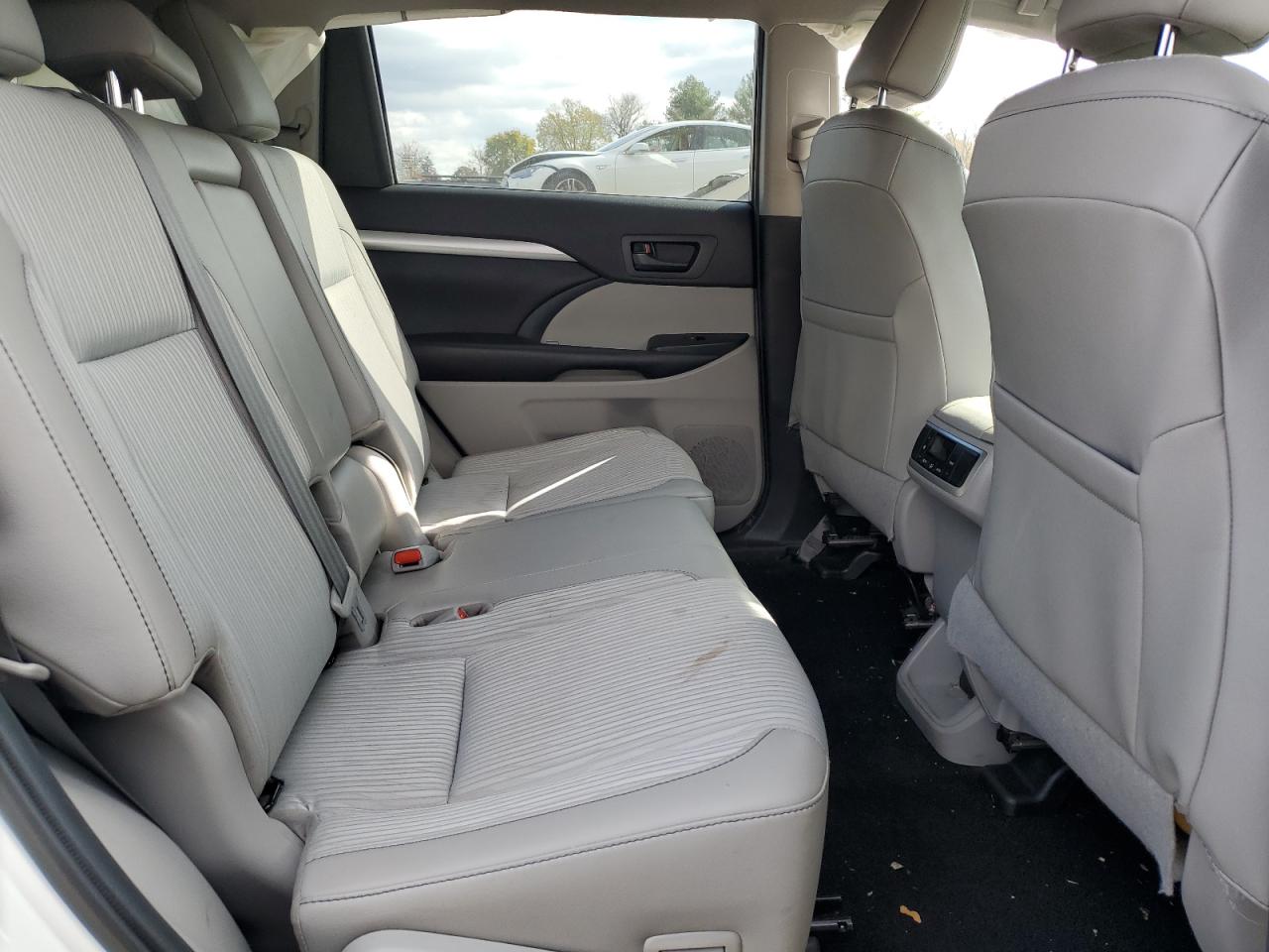 2019 Toyota Highlander - Image 11