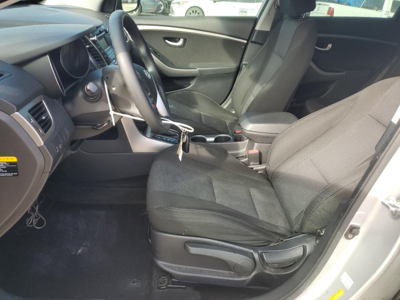 2016 Hyundai Elantra - Image 7