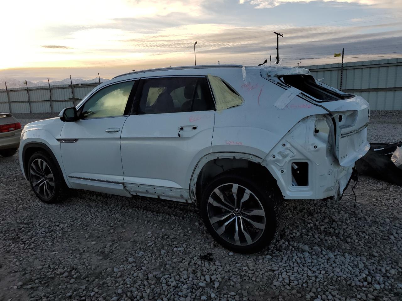 2021 Volkswagen Atlas - Image 2