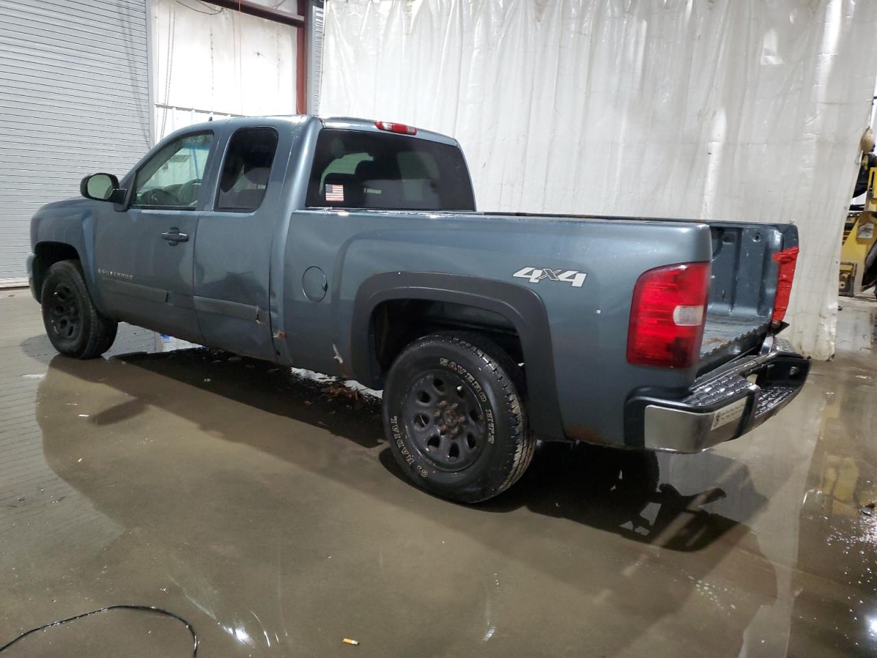 2008 Chevrolet Silverado - Image 2
