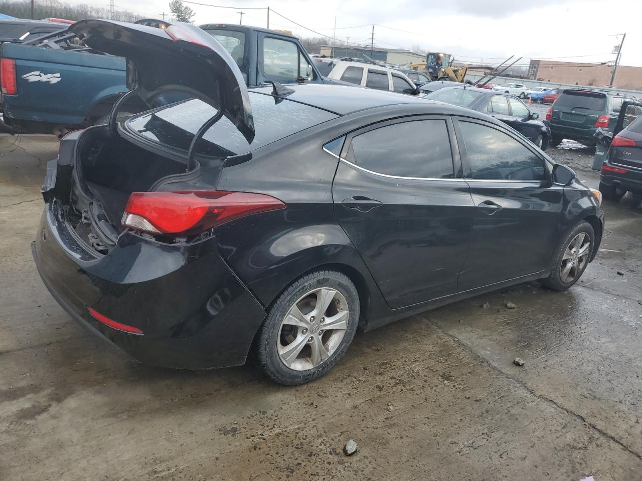 2016 Hyundai Elantra - Image 3