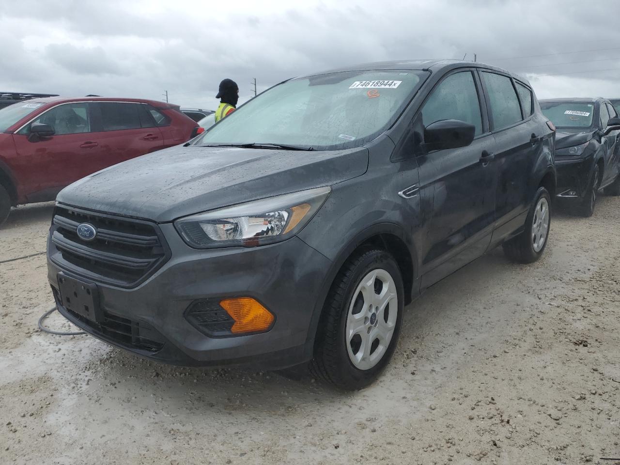 VIN 1FMCU0F71KUA62567 2019 FORD ESCAPE no.1