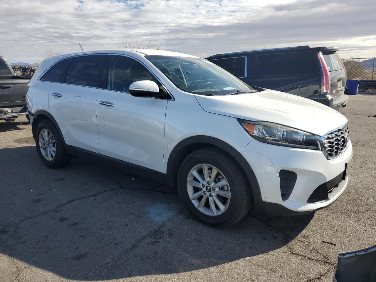 VIN 5XYPG4A58KG560969 2019 KIA SORENTO no.4