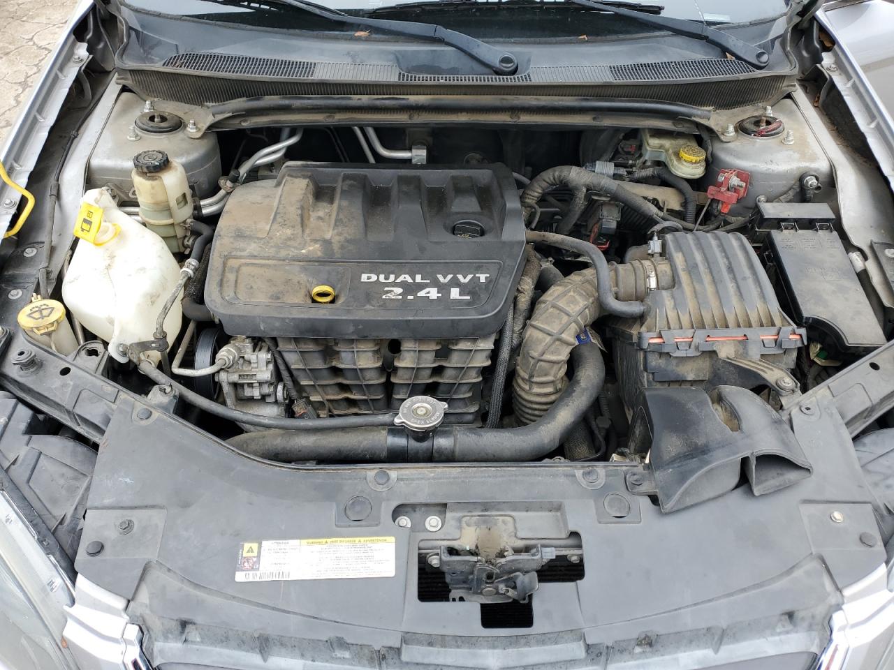 2013 Chrysler 200 - Image 11