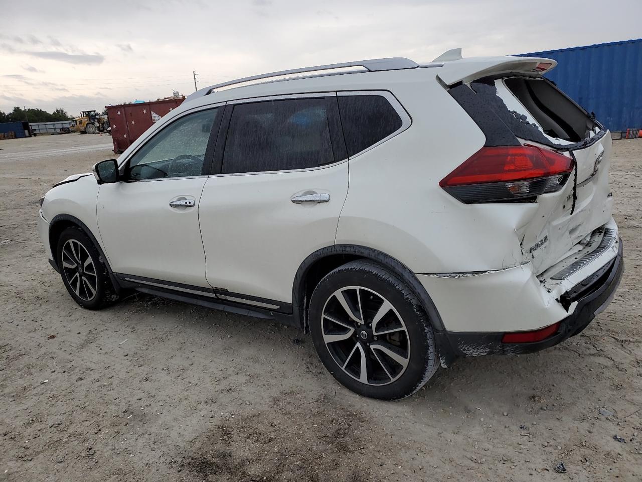2018 Nissan Rogue - Image 2