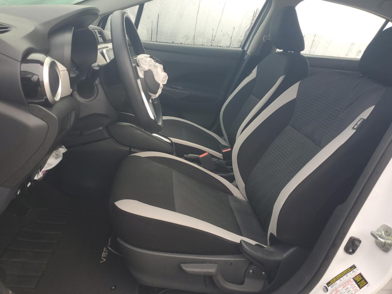 2021 Nissan Versa - Image 7