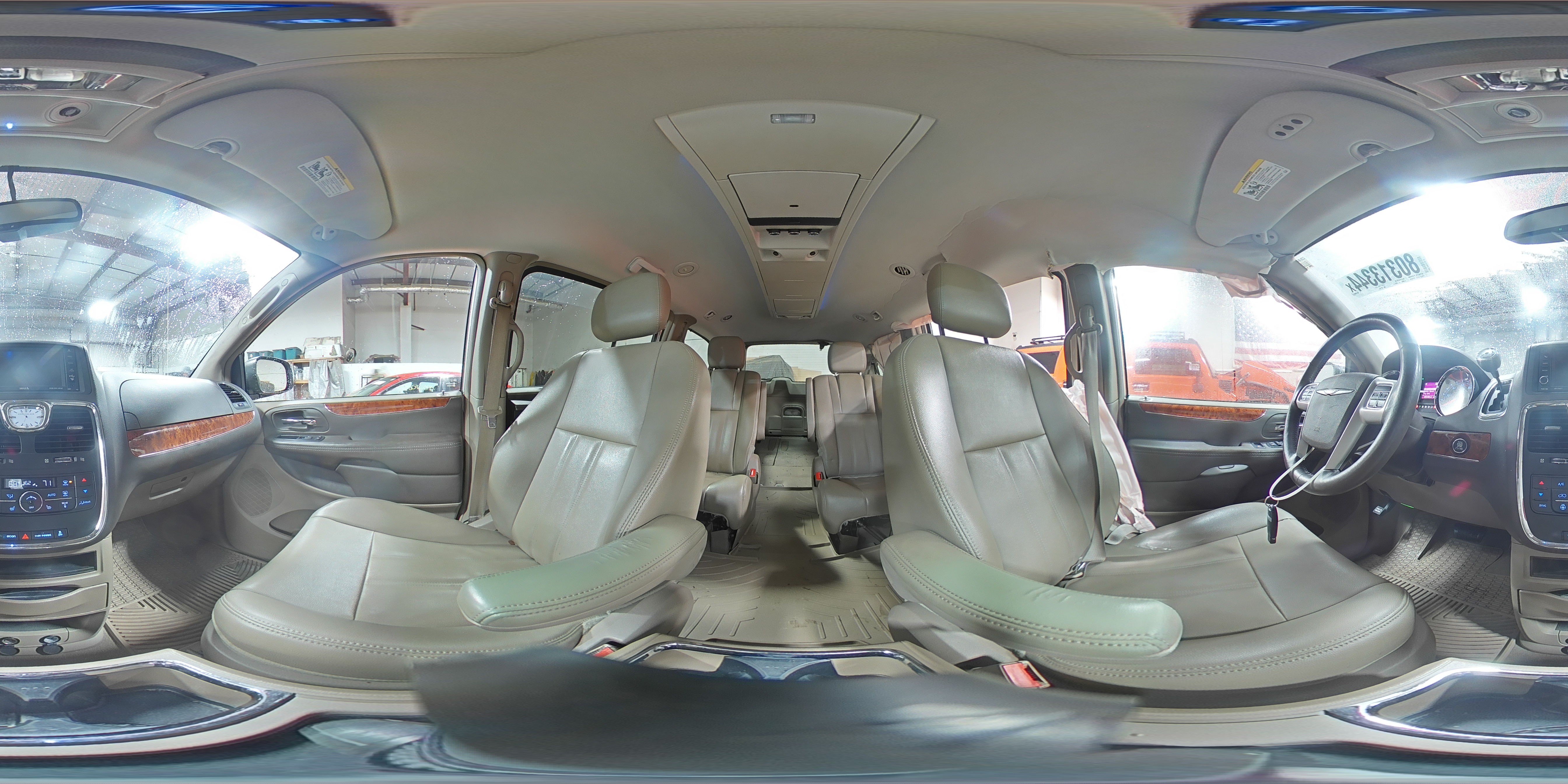2014 Chrysler Town & Country - Image 14