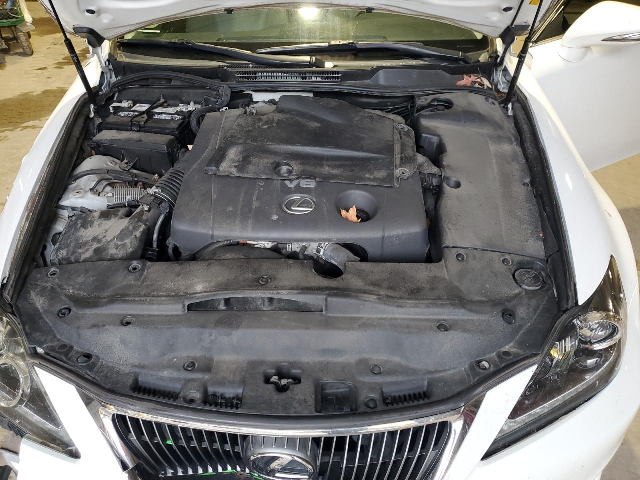2012 Lexus IS - Image 11